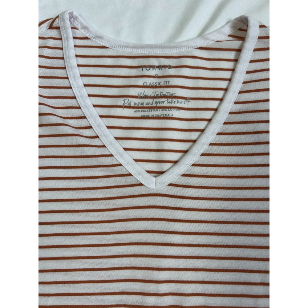 Torrid Girlfriend Tee White Rust Orange Stripe VNeck Short Sleeve Shirt 0 EUC - Picture 4 of 5